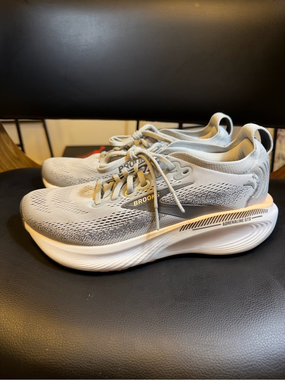 women's Brooks Adrenaline GTS 25 Size 8.5 1204431B032